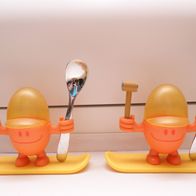 Eierbecher mit Löffel und "Hammer"