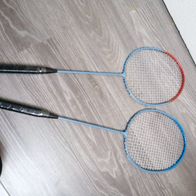 2 Badminton Federball Schläger in Hülle *