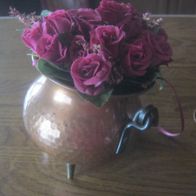 Vintage, altes Kupferkesselchen mit Blumendeko ----11/22---- badkart6----2----