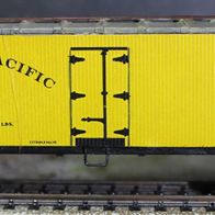 Eigenbau H0 US Güterwagen mit Fleischmannfahrgestell Nothern Pacific