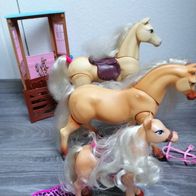 Pferdestall + 3 Pferde teilweise von Mattel Barbie *
