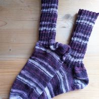 Handarbeit * Kuschelige Wollsocken aus Regia-Sockenwolle, Gr. 40/41, violett/ lila