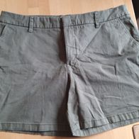 Khaki-farbene Shorts in Gr. 42