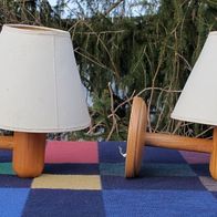 2 Nachttischlampen zum Herrichten, Wandlampen, Sockel aus Holz