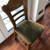 Alter Stuhl aus Opas Zeiten in gutem Zustand aus Vollholz