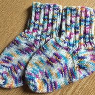 neu selbstgestrickte Socken für`s Kleinkind Gr. 21/22