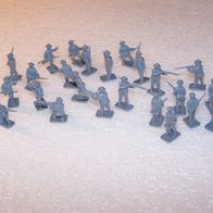 25 vollplastische Diorama Militär-Kunststofffiguren