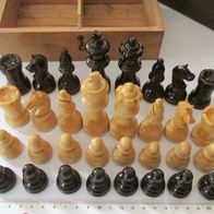 DDR Spielefiguren mit Holzbox * Schach Figuren aus gedrechseltem Holz