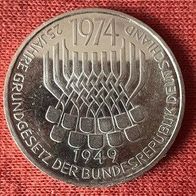 Zum 50. Jubeljahr eine 5 DM Silber-Gedenkmünze von 1974