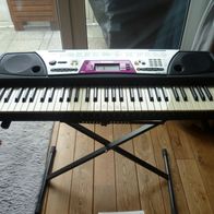 Yamaha PSR-172 Keyboard mit Notenständer und Netzteil