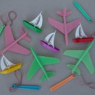 1970s West Germany - Plastik Spielzeug Schleuder Flugzeug Segel Boot Unbespielt
