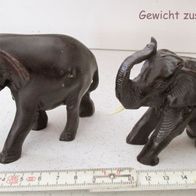 geschnitzte alte Tierfigur * 2 Elefanten aus Holz ca. 8 x 10 cm