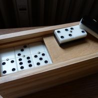 Grosses 6er Domino-Set in Holzbox aus Spanien (28 Steine in Turniergroesse) - NEUW.