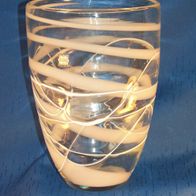 Mundgeblasene Glas Vase mit an- und eingeschnoltzenen, weißen Glas-Fäden, 70er Jahre