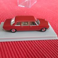 Brekina 13402 Mercedes-Benz W 115 220 D lang korallenrot in OVP 1:87