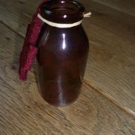 rote kleine Vase, Blumenvase, herbstliches Motiv