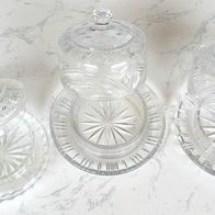 Drei hochwertige Glasglocken aus Kristallglas mit Schliff
