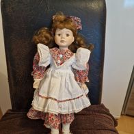 Porzellanpuppe Kleid Schleife 43 cm