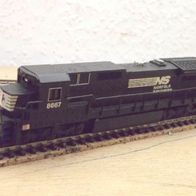 C40-8, 8667, Norfolk Southern, Diesellok, analog, Bachmann 85054 Ep3