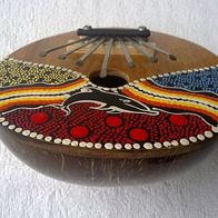 Kalimba (afrikanisch), Musik-Instrument aus einer halben Kokosnuss, Dotpaint bemalt!