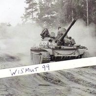NVA-Foto DDR Kampfpanzer Oldtimer Panzer T 55 im Gelände