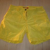 superschöne Shorts / kurze Hose S. oliver Gr. 140 gelb (0515)