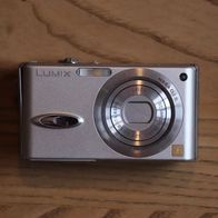 Panasonic Lumix DMC-FX8 Digitalkamera Camera Silber - Defekt!