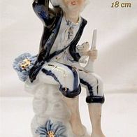 Figur Skulptur 17 cm hoch * Musiker Flötenspieler Porzellan blau weiß