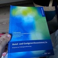 Hotel- und Gastgewerbeassistent - Skriptum zur Prüfungsvorbereitung