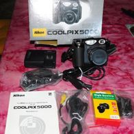 Nikon Coolpix 5000 HD Photo & Film Kamera, in der Original Verpackung