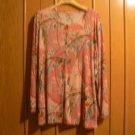 Damen-Shirt XXL mit 8 Knöpfen Marke: Kim&Co. Farbe: rosa mit weißen+roten Blumen
