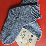 Handarbeit- handgestrickte Socken Gr. 24/25 aus Regia Merino Yak Sockenwolle