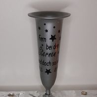 Grabvase 33cm Silber mit Motiv & Text (Fern bei den Sternen) Blumenhalter Grabschmuck