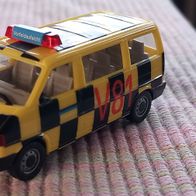 Herpa H0 VW T4 Caravelle - Flugfeldsicherheit schwarz-gelb kariert