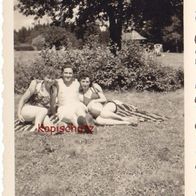 altes Foto Vintage. Mädchen , Jungs im Schwimmbad. ( G1 )