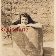 altes Foto Vintage. Hübsches Mädchen Lachend. ( G1 )