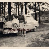 Altes Foto Vintage. Gruppe Frauen altes Auto . ca 1950. ( G1 )