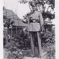 Altes Foto Vintage. Soldat in Uniform . ca 1942.. ( G1 )