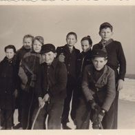 altes Foto Vintage. Gruppe Kinder im Schnee.. ( G1 )