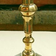 großer Leuchter Tischleuchter aus Messing , ca. 21,5 cm hoch, Fuß Ø etwa 12 cm, 506 g