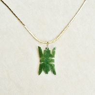 goldfarbene Kette m. Jade Anhänger, L. ca. 49 cm, Anhänger ca. 2 x 1,2 cm, ungetragen