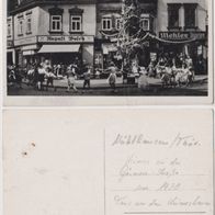 Mühlhausen-Kirmes-AK-um1940-Tanz um den Kirmesbaum Geschäfte Busch und Mehler Erh.1