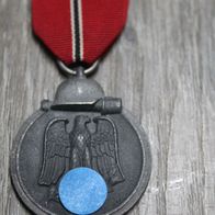 Original Winterschlacht i. Osten Medaille m. Hersteller 76 (1)