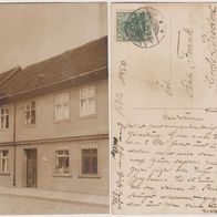 Neuruppin-Foto AK-1912 in dem Haus wohnt ein Tischlermeister und Hebamme Erh.1