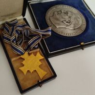 Mutterkreuz mit Etui+Medaille im Etui Orden