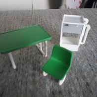 Playmobil, 1 Tisch mit Stuhl und Beistellschränkchen (M#)