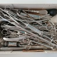 Medizinisches Werkzeug Arztutensilien Konvolut 48 Teile Vintage *