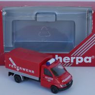 Herpa 188203 Mercedes-Benz Sprinter Pritsche/ Plane "Feuerwehr Winnenden"