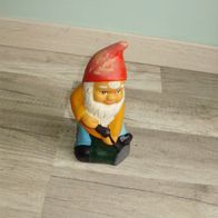 Gartenzwerg stehend Spaten 60- er Jahre