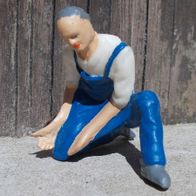 Figur, Handwerker / Mann knieend, Preiser, Spur G, 1:22,5